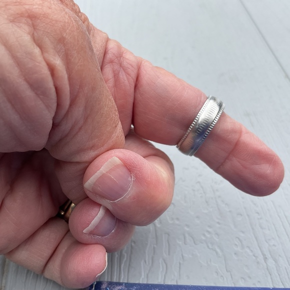 Silvertone Etched Band Ring Unisex Size 7.5 - Picture 3 of 8